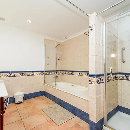 Magnificent 5-star With Sea View, Jacuzzi And Pool Apartament *