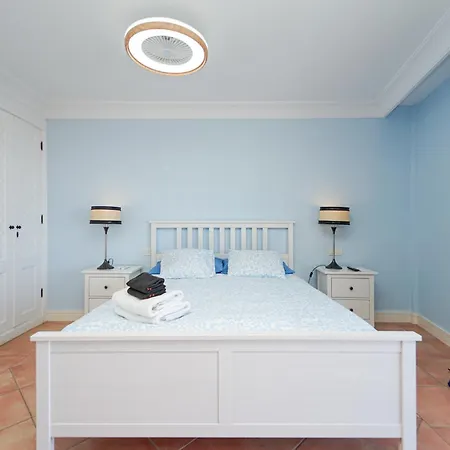 Magnificent 5-star With Sea View, Jacuzzi And Pool Apartament