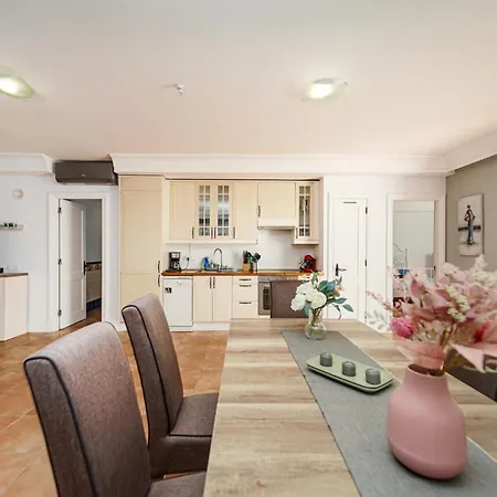 Magnificent 5-star With Sea View, Jacuzzi And Pool Apartament