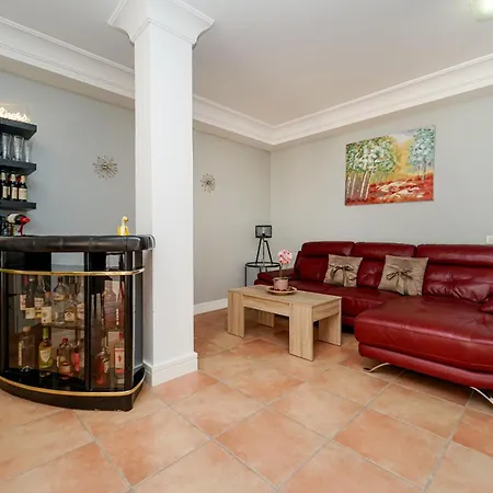 Apartament Magnificent 5-star With Sea View, Jacuzzi And Pool