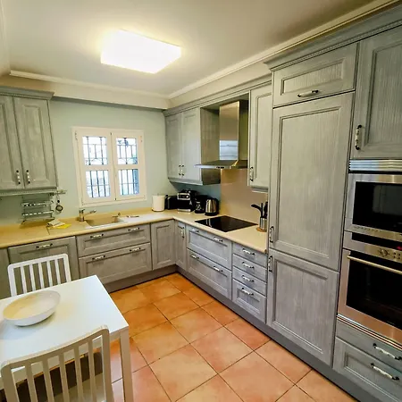 Magnificent 5-star With Sea View, Jacuzzi And Pool Apartament *