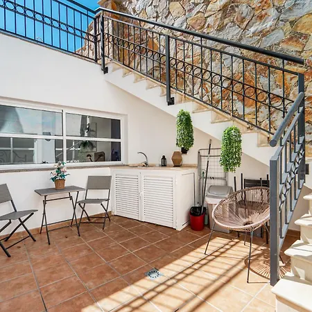 Magnificent 5-star With Sea View, Jacuzzi And Pool Apartament