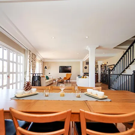 Magnificent 5-star With Sea View, Jacuzzi And Pool Apartament
